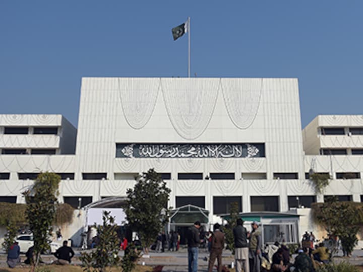 Pakistan's newly-elected Parliament holds maiden session; Speaker Ayaz Sadiq administers oath to new members
