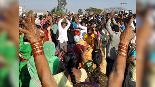 Sri Sri Ravi Shankar's solution for Shani Shinganapur: Restrict entry of both men, women