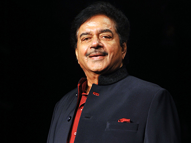 PNB scam: Shatrughan Sinha mocks Modi govt for blaming auditors and regulators, says 'thank god they spared the peon' PNB scam: Shatrughan Sinha mocks Modi govt for blaming auditors and regulators, says 'thank god they spared the peon'