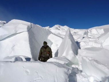 Between a rock and a hard place: Can't let go of Siachen, but deaths cry out to India, Pakistan to negotiate Between a rock and a hard place: Can't let go of Siachen, but deaths cry out to India, Pakistan to negotiate