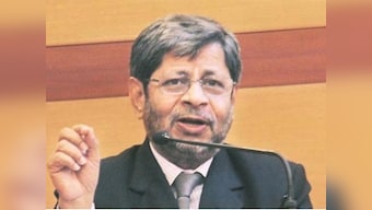 Ink thrown at former Maharashtra AG Shrihari Aney during a protest for separate state