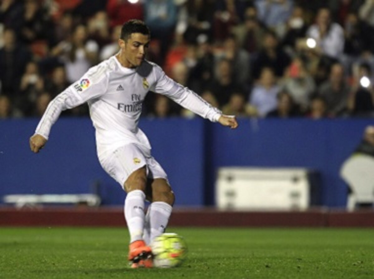 Ronaldo penalty miss as Real Madrid draw with Malaga