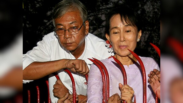 Htin Kyaw sworn in as Myanmar's new president, Suu Kyi will be foreign minister