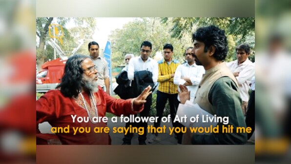 Art of shivving? 'Supporters' of Sri Sri Ravi Shankar threaten to kill man who complained against World Culture Festival
