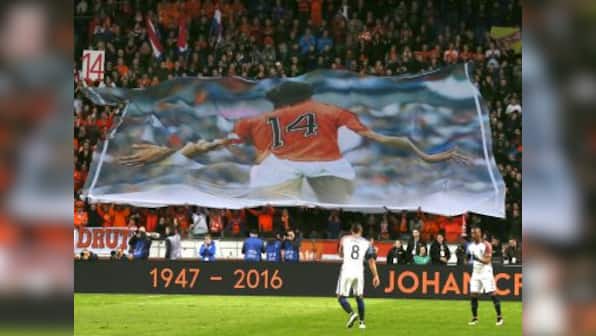 International match halted for first time as Netherlands-France pay tribute to 'Dutch Master' Johan Cruyff