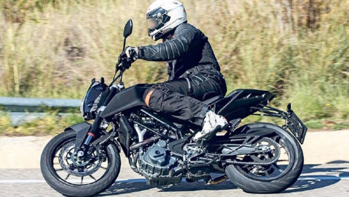 Spied: 2017 KTM 390 Duke testing