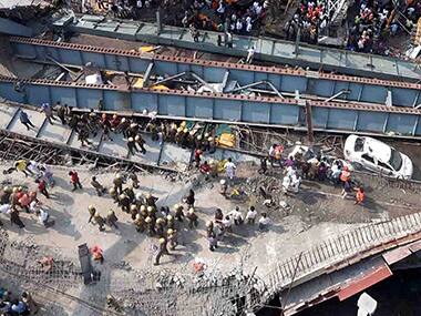 Kolkata flyover collapse: Efforts on to dismantle two hanging decks