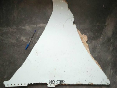 Suspected MH370 debris handed to Malaysian experts Suspected MH370 debris handed to Malaysian experts