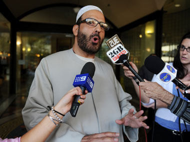 Sydney siege gunman Man Haron Monis, had limited experience with guns: lawyer at inquest Sydney siege gunman Man Haron Monis, had limited experience with guns: lawyer at inquest