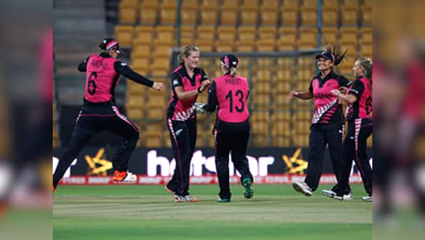 Women's World T20: No stopping the White Ferns, as New Zealand thrash South Africa to seal semi-final berth