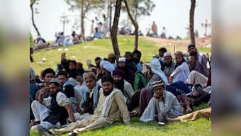 Mumtaz Qadri supporters protesting outside Pakistan Parliament disperse after officials threaten to use force