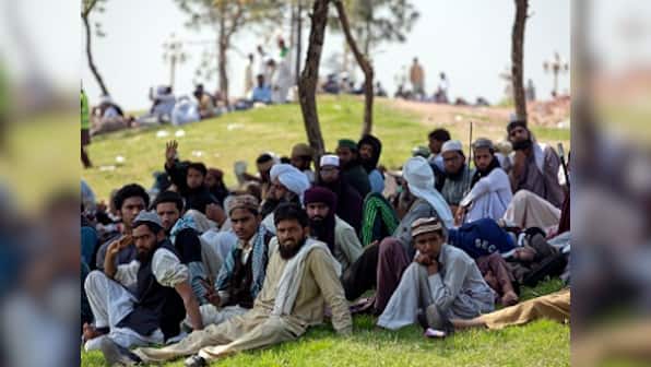 Mumtaz Qadri supporters protesting outside Pakistan Parliament disperse after officials threaten to use force