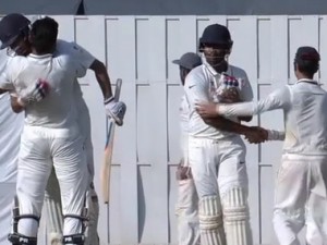 Irani Trophy: Rest of India do the impossible, chase mammoth 480 to beat Ranji Champs Mumbai Irani Trophy: Rest of India do the impossible, chase mammoth 480 to beat Ranji Champs Mumbai