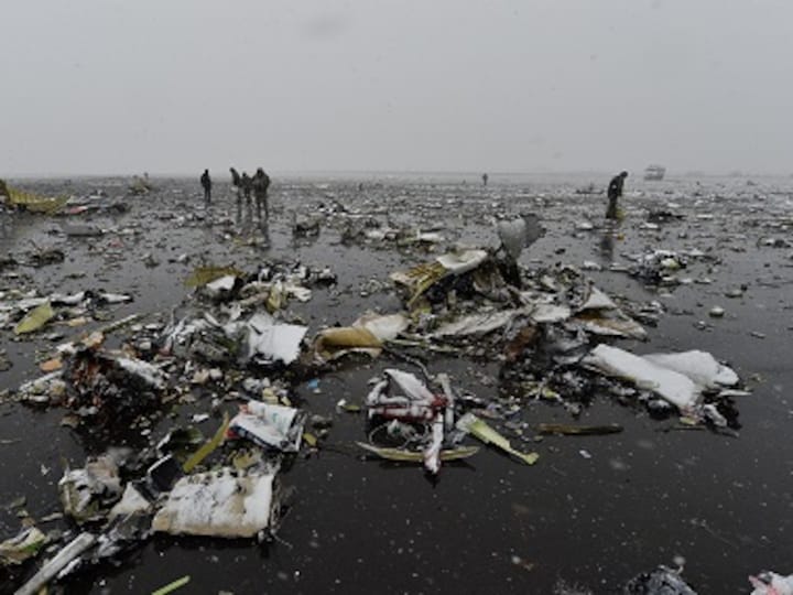 FlyDubai crash: Aviation experts find black boxes from plane crash site badly damaged