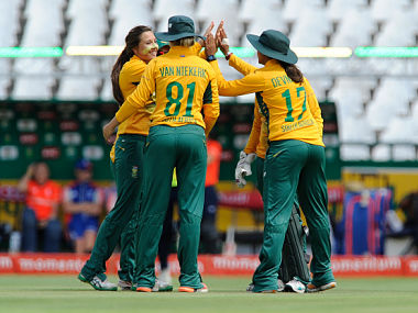 Women's World T20: Bruised South Africa look to re-ignite semi-final hopes against lowly Ireland Women's World T20: Bruised South Africa look to re-ignite semi-final hopes against lowly Ireland