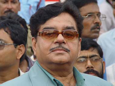 Demonetisation: Shatrughan Sinha blasts mere experts, demands committee of 'real experts' Demonetisation: Shatrughan Sinha blasts mere experts, demands committee of 'real experts'