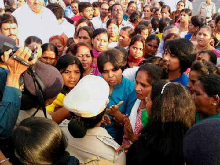 Police prevents Bhumata Brigade from breaking Trimbakeshwar temple ban, Trupti Desai among detained