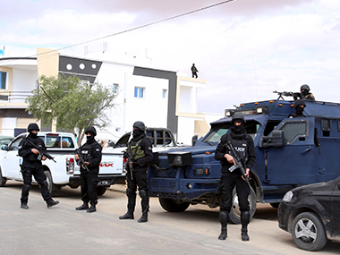 Tunisia terror scare: Security forces kill 'terrorist' outside southern border town Tunisia terror scare: Security forces kill 'terrorist' outside southern border town