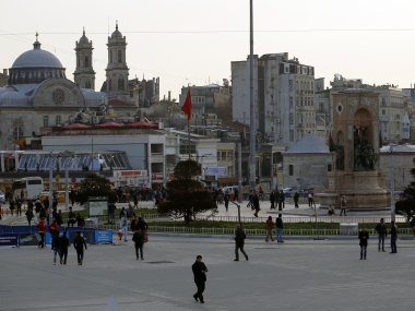 Istanbul bombing kills four: Turkey alleges bomber had ties to Islamic State Istanbul bombing kills four: Turkey alleges bomber had ties to Islamic State