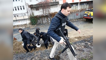 Cops in Istanbul kill two Turkish female militants who hurled grenades at police station