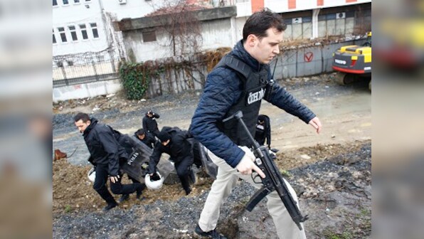Cops in Istanbul kill two Turkish female militants who hurled grenades at police station