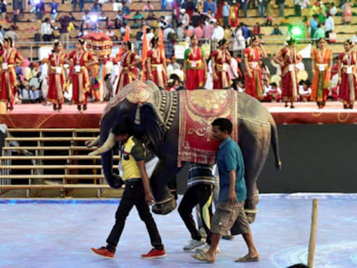 Clout of Living: Sri Sri Ravi Shankar's controversial World Culture Festival kicked off Delhi