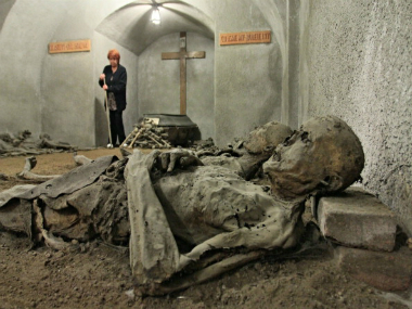 3,800-year-old Egyptian tomb with mummy discovered along Nile River 3,800-year-old Egyptian tomb with mummy discovered along Nile River