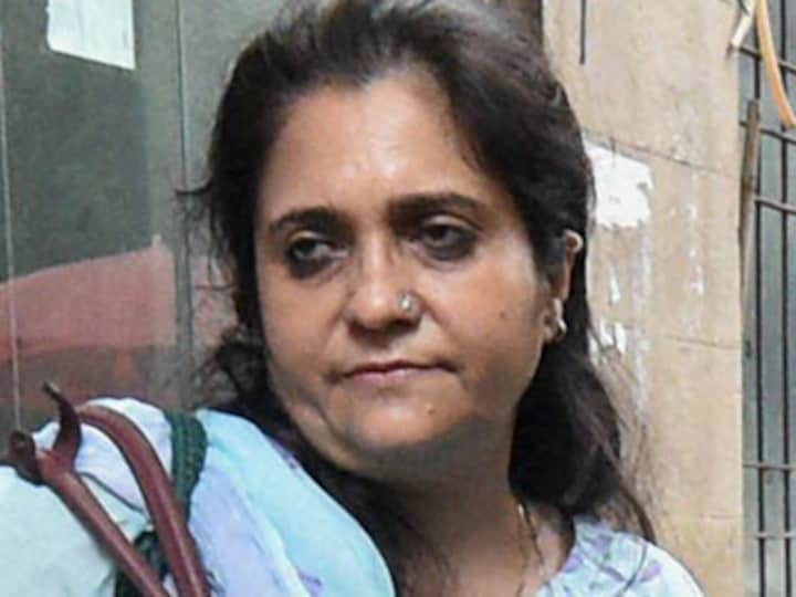 Teesta Setalvad along with three Kerala MPs denied entry into Hyderabad Central University