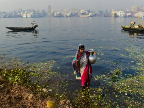 Bangladesh: 20 million poor drink water contaminated with arsenic; over 40,000 killed every year Bangladesh: 20 million poor drink water contaminated with arsenic; over 40,000 killed every year