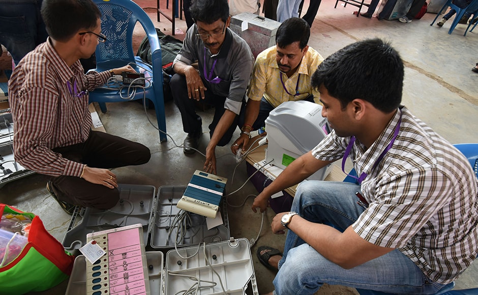 The final phase of Assembly polls closed with 82.02 % of voter turnout at 5 pm. AFP