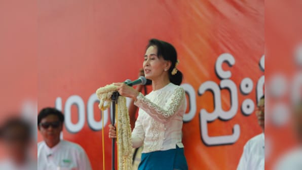 Myanmar's Suu Kyi seeks to soothe early rebellion, promises federalism