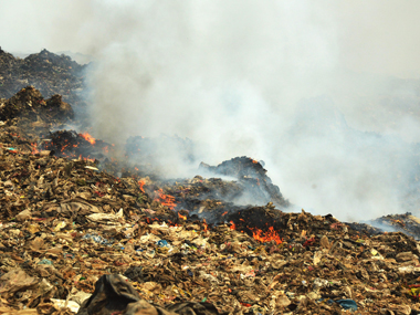 Fire breaks out at Mulund dumping ground, only days after the Deonar fire fiasco Fire breaks out at Mulund dumping ground, only days after the Deonar fire fiasco