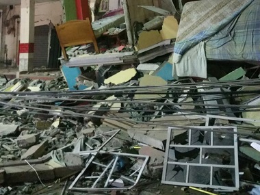 Ecuador earthquake: Death toll rises to 272, rescuers struggle to pull out survivors Ecuador earthquake: Death toll rises to 272, rescuers struggle to pull out survivors