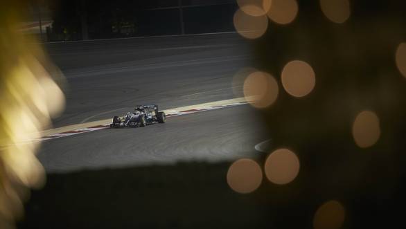 F1 2016: Hamilton smashes lap record and takes Bahrain GP pole F1 2016: Hamilton smashes lap record and takes Bahrain GP pole