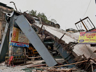 Kolkata flyover collapse: Murder charge against ten officers of construction firm dropped Kolkata flyover collapse: Murder charge against ten officers of construction firm dropped