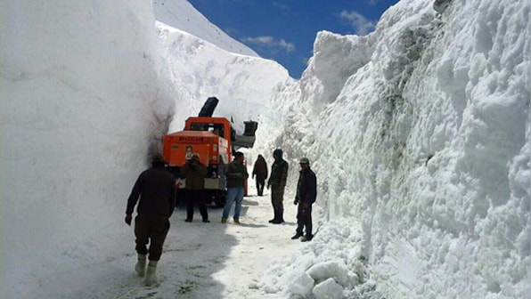 Srinagar-Leh National Highway to open after April 20, 2016