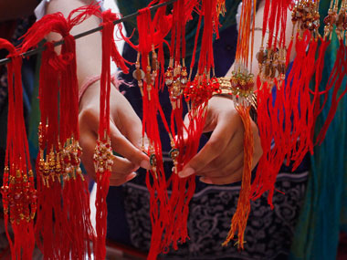 Appropriating Hinduism? Students protest kirtan singing by white woman in US Appropriating Hinduism? Students protest kirtan singing by white woman in US