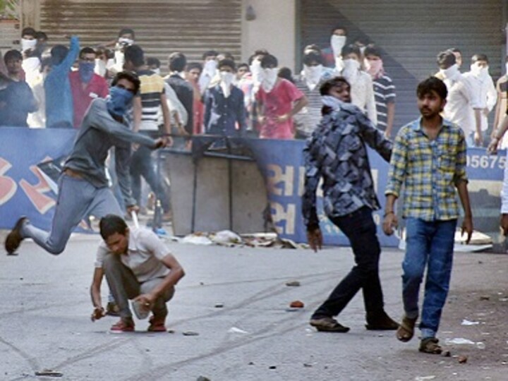 Patel agitation intensifies: Cops impose curfew in Mehsana, suspend internet services