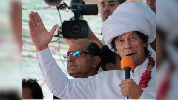 Pakistan: Imran Khan calls on PM Nawaz Sharif to resign over charges of money laundering