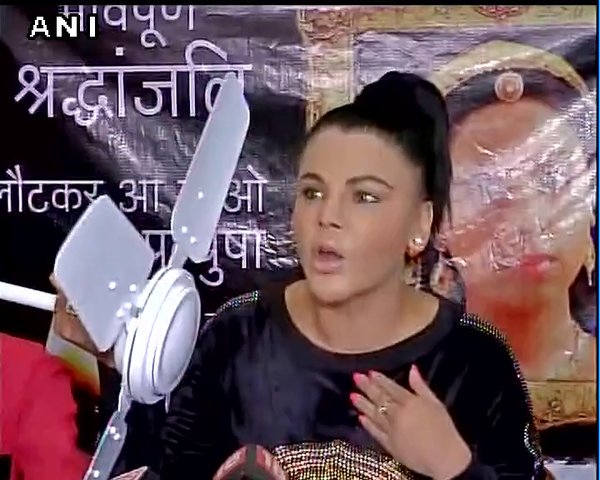 Ma beti bachao, sirf table fan lagao: Rakhi Sawant's bizarre reaction to Pratyusha Banerjee's suicide Ma beti bachao, sirf table fan lagao: Rakhi Sawant's bizarre reaction to Pratyusha Banerjee's suicide