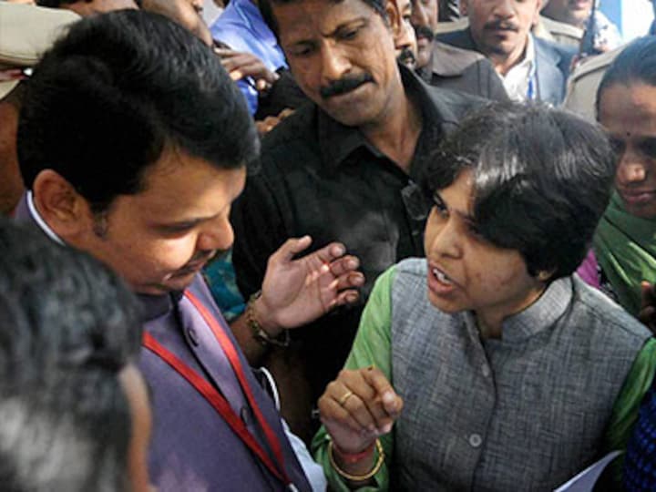 Trupti Desai lashes out at Devendra Fadnavis, threatens to file FIR against him if not allowed entry into Shani Shingnapur temple