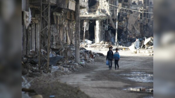 Islamic State tightens noose on regime enclave in eastern Syria