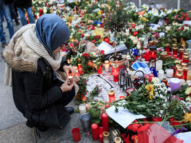 France: Anti-Muslim acts tripled in 2015, November attack and Charlie Hebdo were 'peaks' in abuse France: Anti-Muslim acts tripled in 2015, November attack and Charlie Hebdo were 'peaks' in abuse