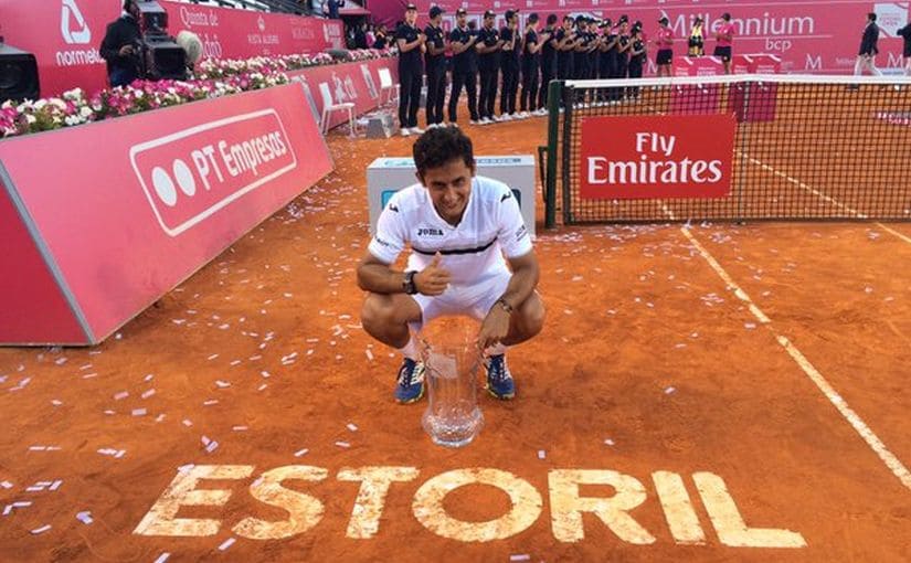 Nicholas Almagro with the Estoril trophy. Image courtesy: Twitter/@EstorilOpen