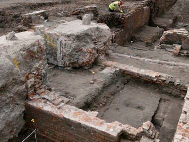 What's in a shape? Archaeologists uncover surprise at Shakespeare's Curtain theatre