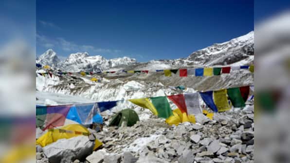 Indian army team scales Mt. Everest after 2 year hiatus