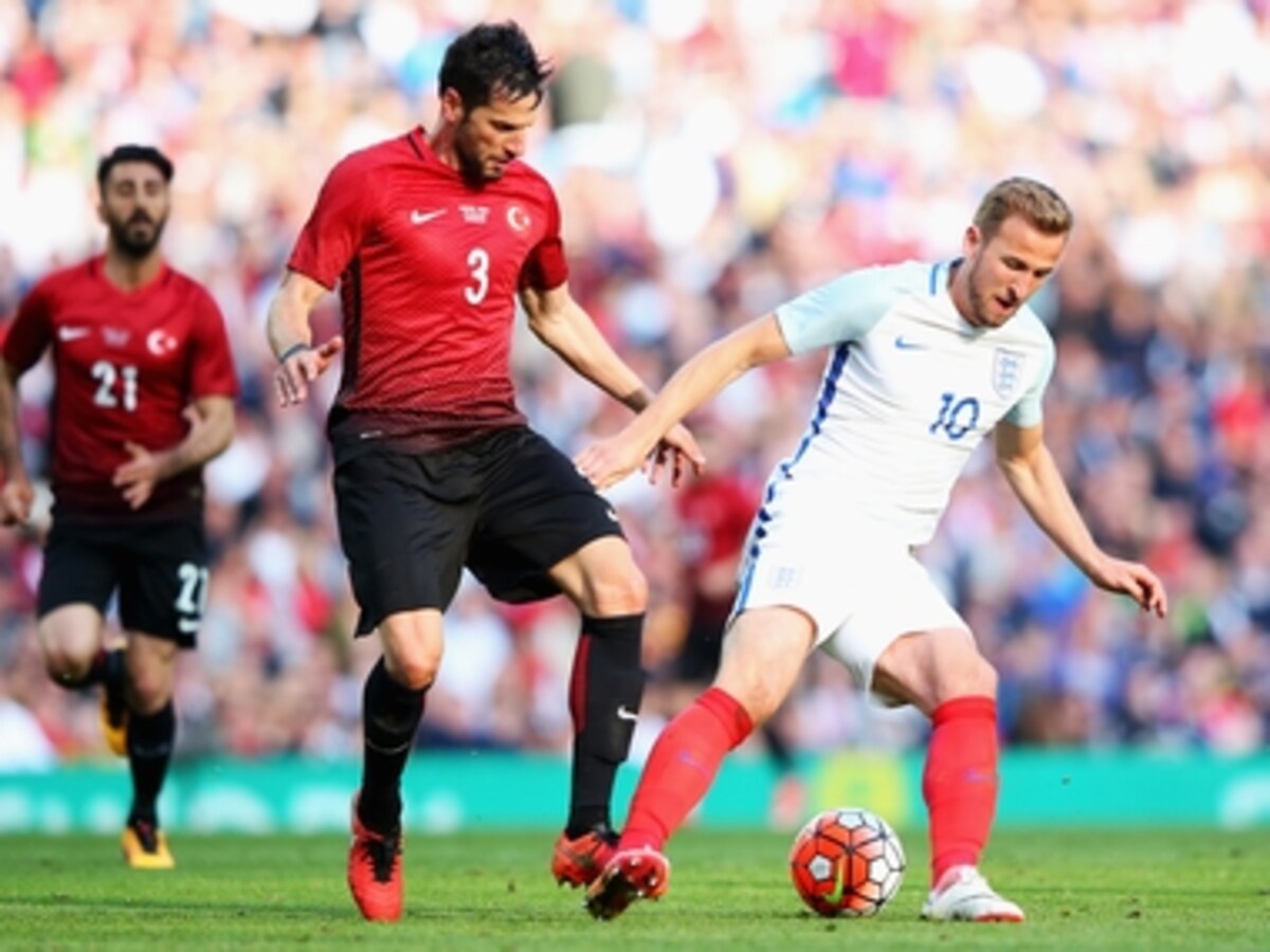 Pics emerge of 10-year-old Harry Kane training with David Beckham