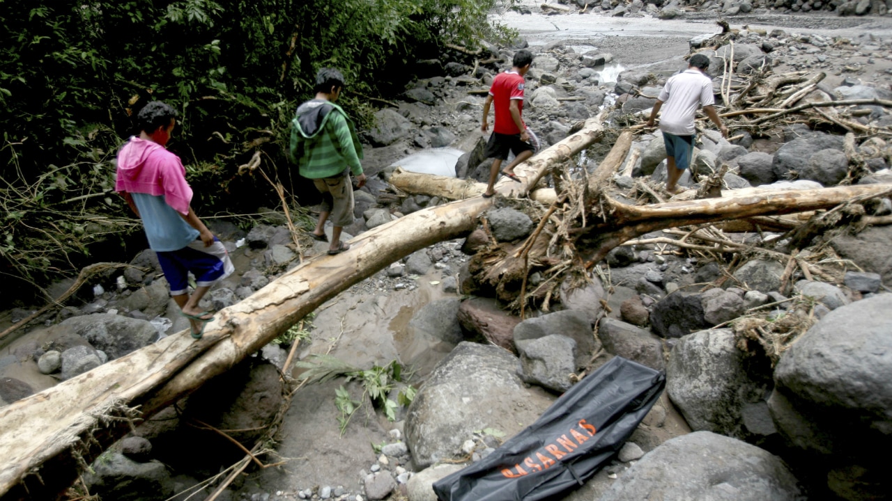 Toll From Indonesia Flash Floods Rises To 89 Over 6 800 Evacuated To