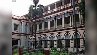 Jadavpur University students gherao executive committee members over scrapping of entrance test; VC rules out deployment of police