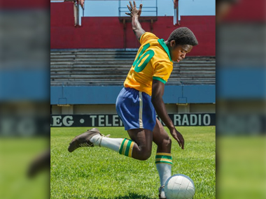 'Pelé: Birth of a Legend' review: It's a win for 'the beautiful game', but a loss for Pelé 'Pelé: Birth of a Legend' review: It's a win for 'the beautiful game', but a loss for Pelé